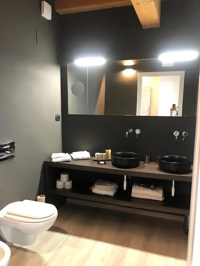 Continental Urban Art Hotel 졸라프레도사 4*,