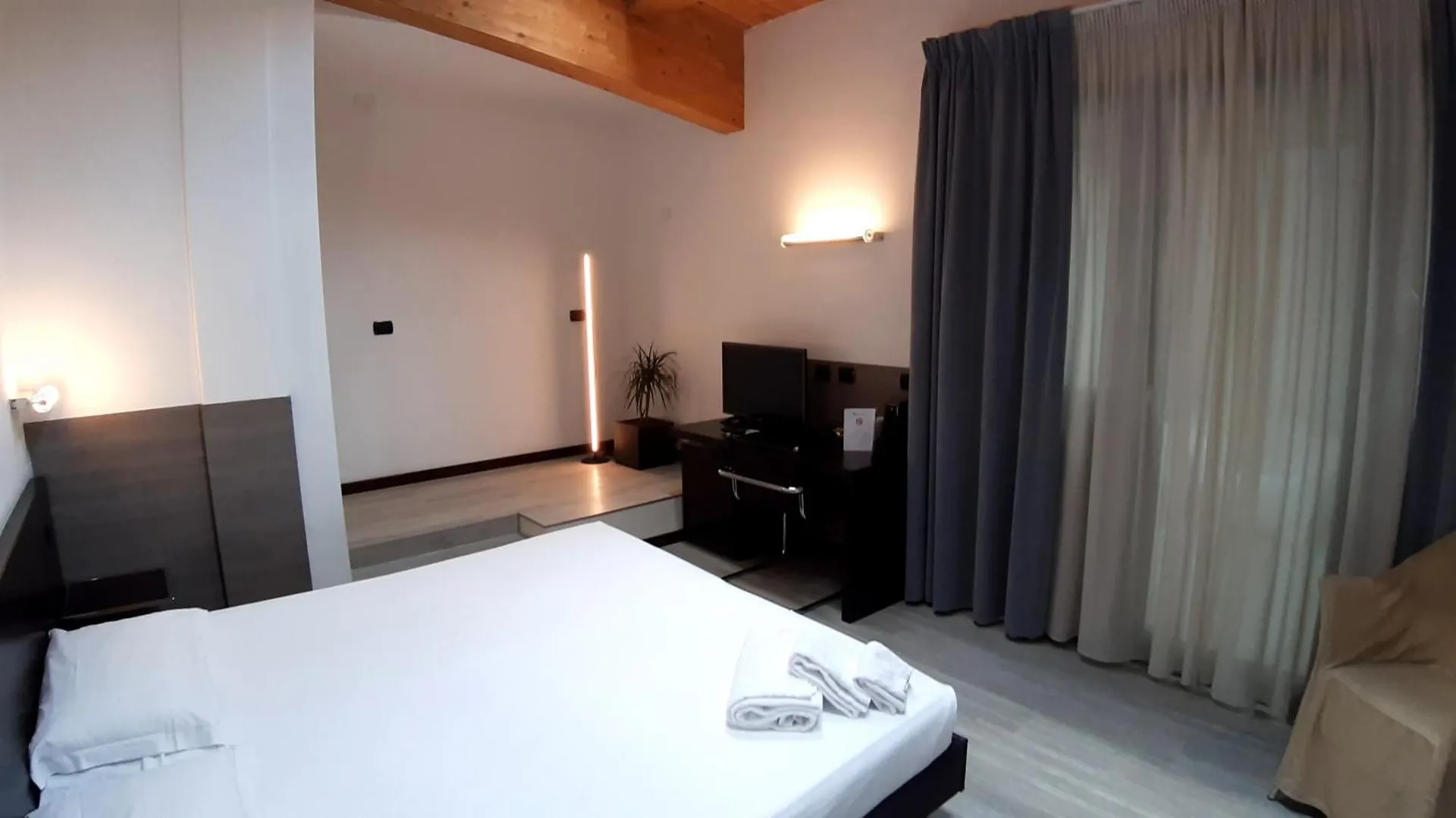 Continental Urban Art Hotel Zola Predosa