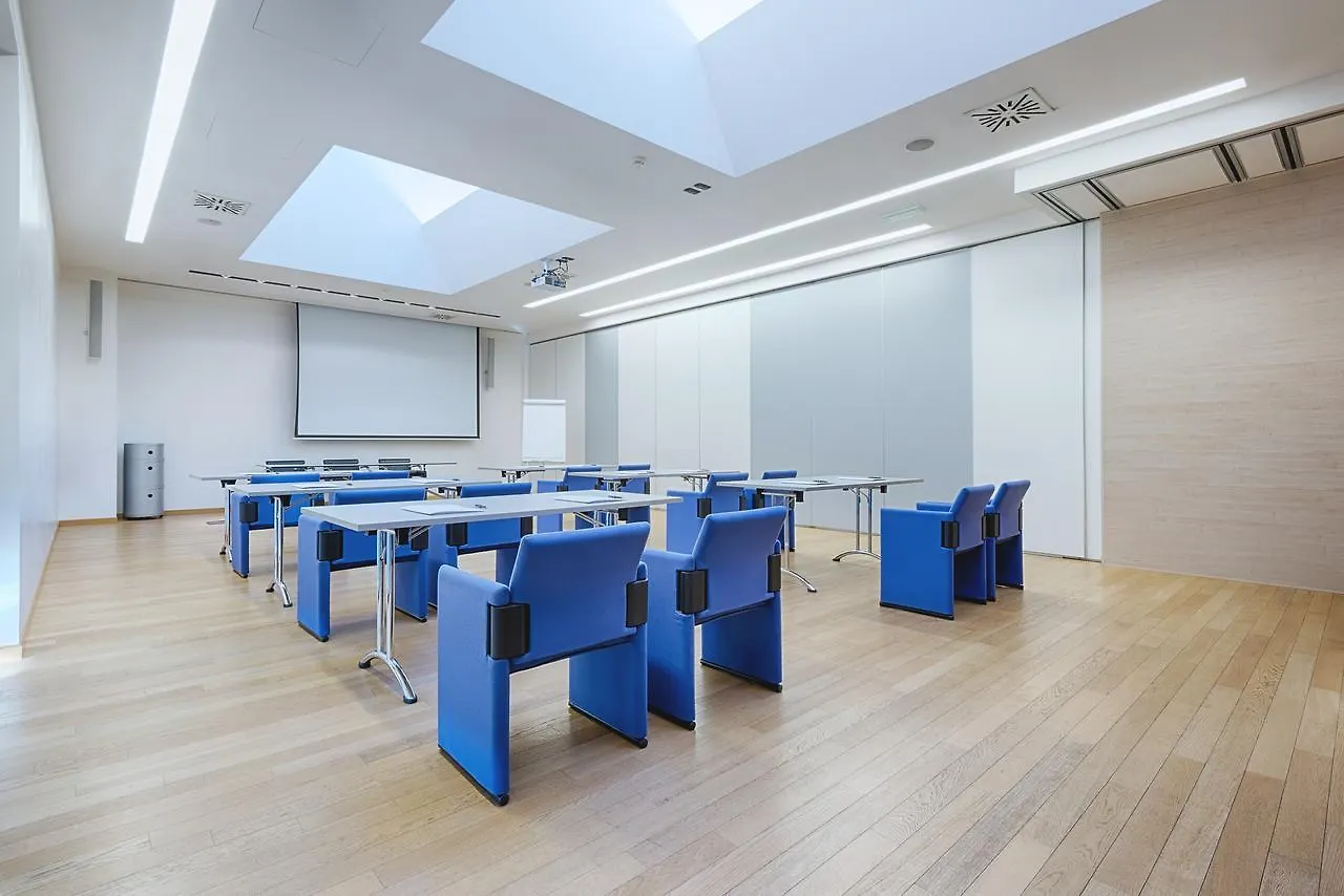 Continental Urban Art Hotel 졸라프레도사