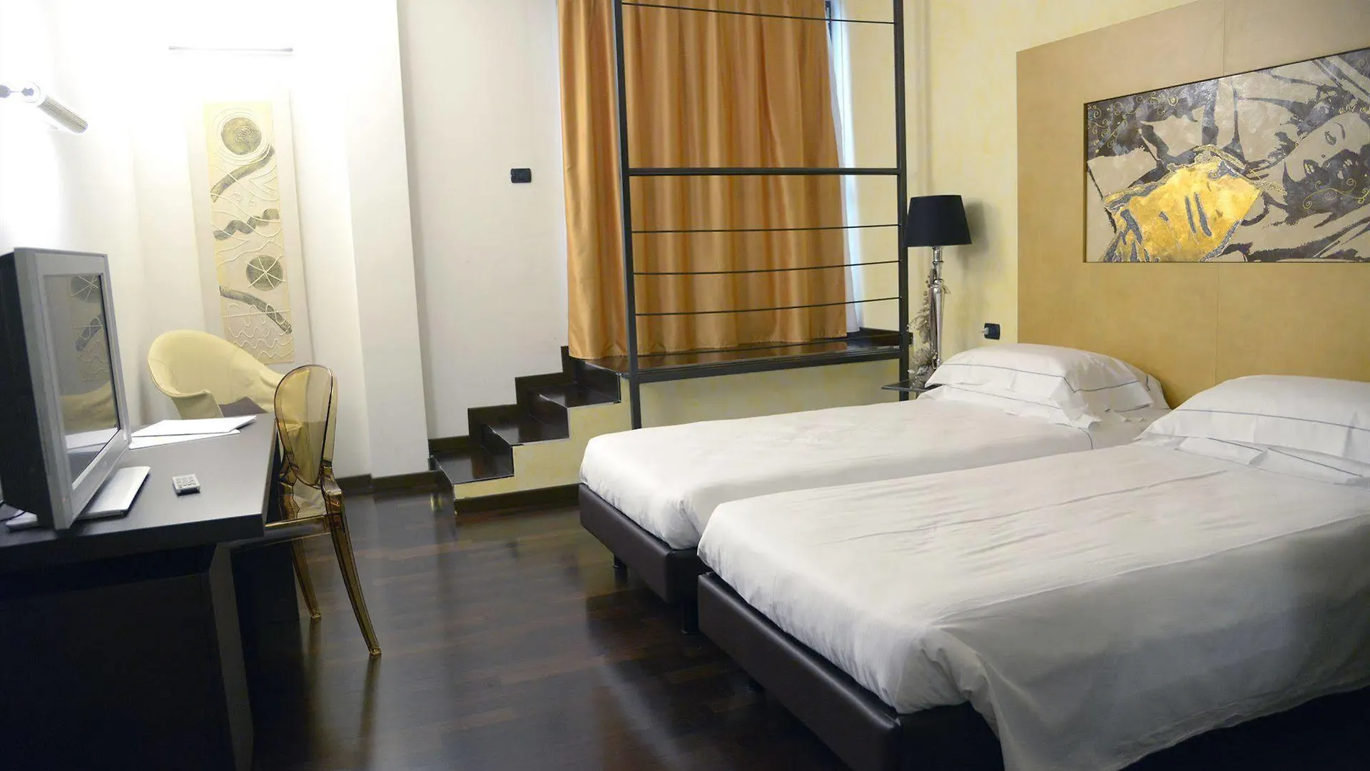 Continental Urban Art Hotel 졸라프레도사